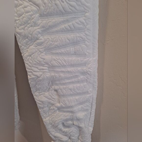 Eleven by Venus Williams The Batman Victory Quilted Jogging Pants White Small - Picture 2 of 10